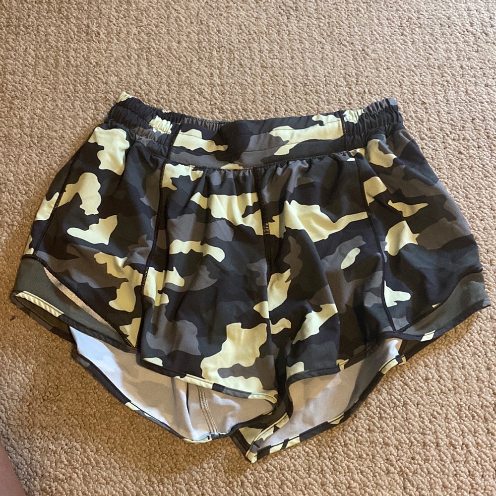 Lululemon Hotty Hot 4in